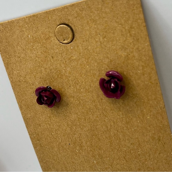 2 pairs of rose stud earrings - Picture 4 of 7